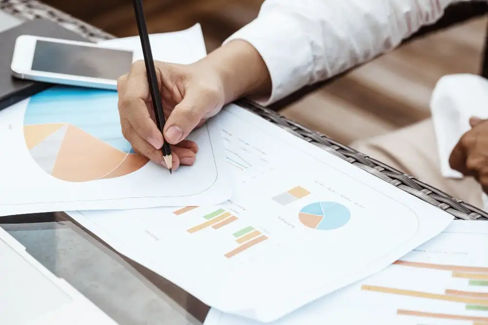 اكتشف أهمية إعداد نموذج دراسة جدوى لأي مشروع قبل البدء. تعرف على خطوات كتابة دراسة جدوى ناجحة، عناصرها الأساسية، وأمثلة عملية مع إمكانية تحميل نموذج دراسة جدوى فارغ Excel وWord لتطبيقه مباشرة.